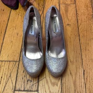 Steve Madden gold glitter pumps